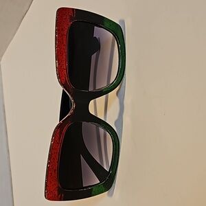 (NWT) BIG FRAME INSPIRED SUNGLASSES